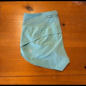 2.5” lululemon speed up shorts